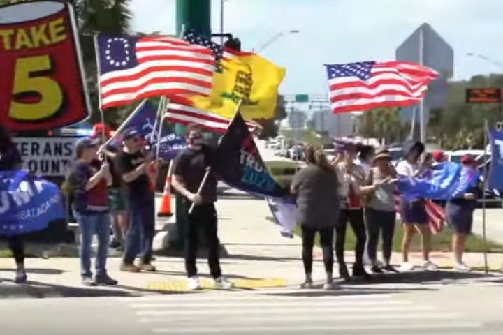 Thousands Line the Streets in Florida on Presidents’ Day in Patriotic Show of Support for Trump