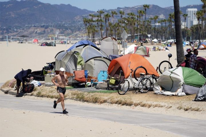 L.A. Sheriff Urges County to Declare State of Emergency on Homeless Problem