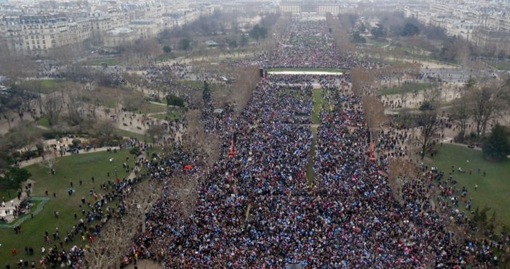 Half-Million French Protest Country’s Plan to Legalize Same-Sex Marriage