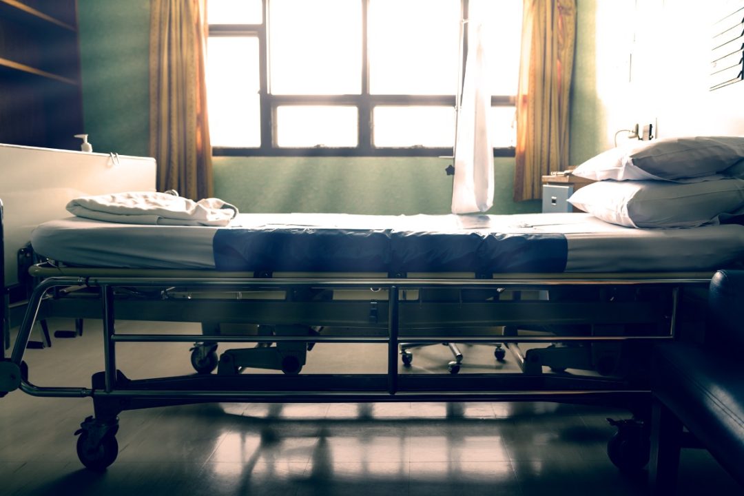 Abandoned by NHS, Suffering Englishman Chooses to Stop Treatment and Die