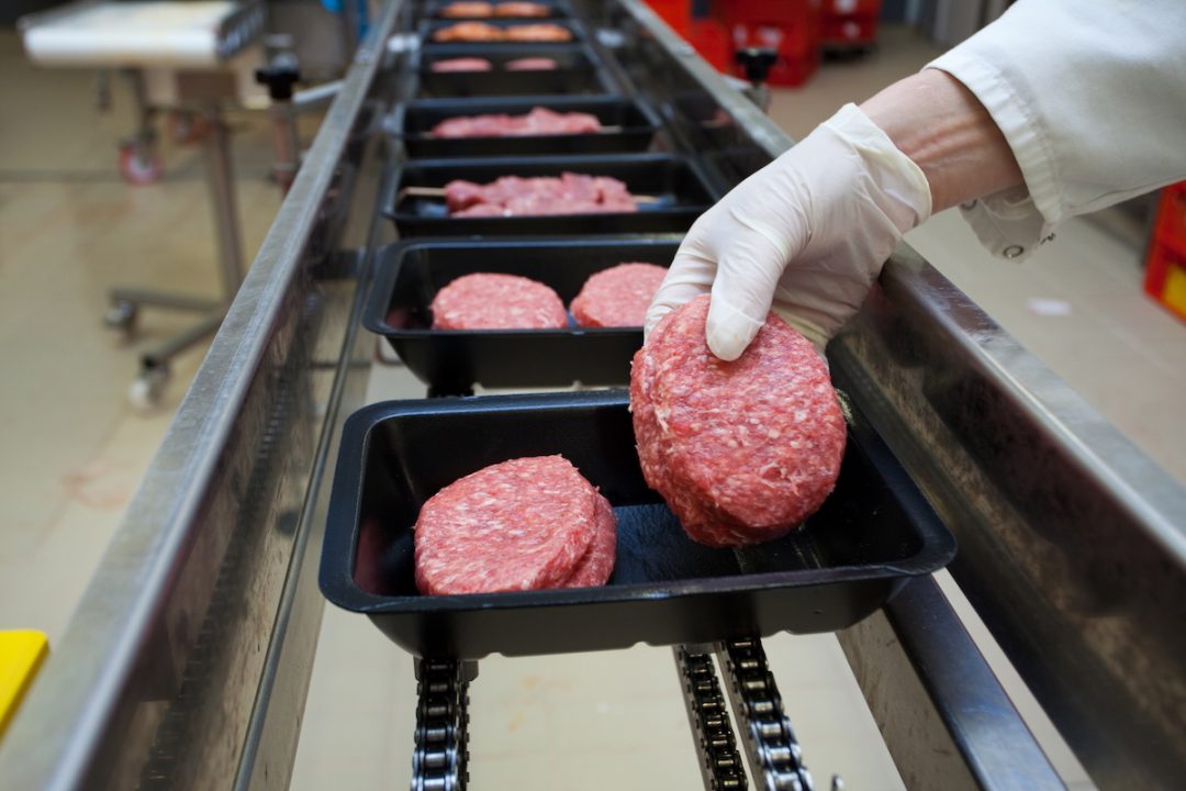 Trump Quadruples Argentine Beef Import Quota Amid Ranchers’ Opposition